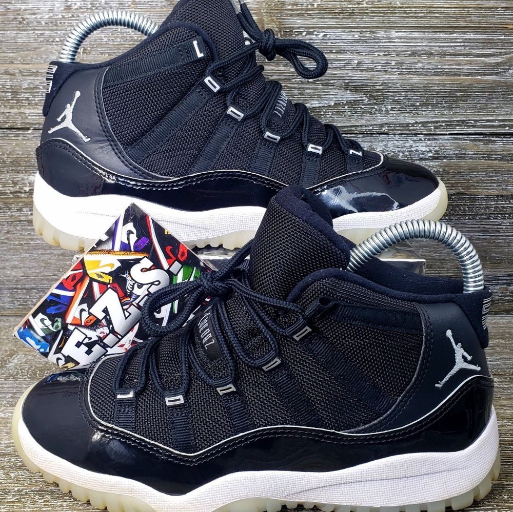 Air Jordan 11 Retro Nike 378039-011 Basketball Black White Jubilee Youth Size 3Y